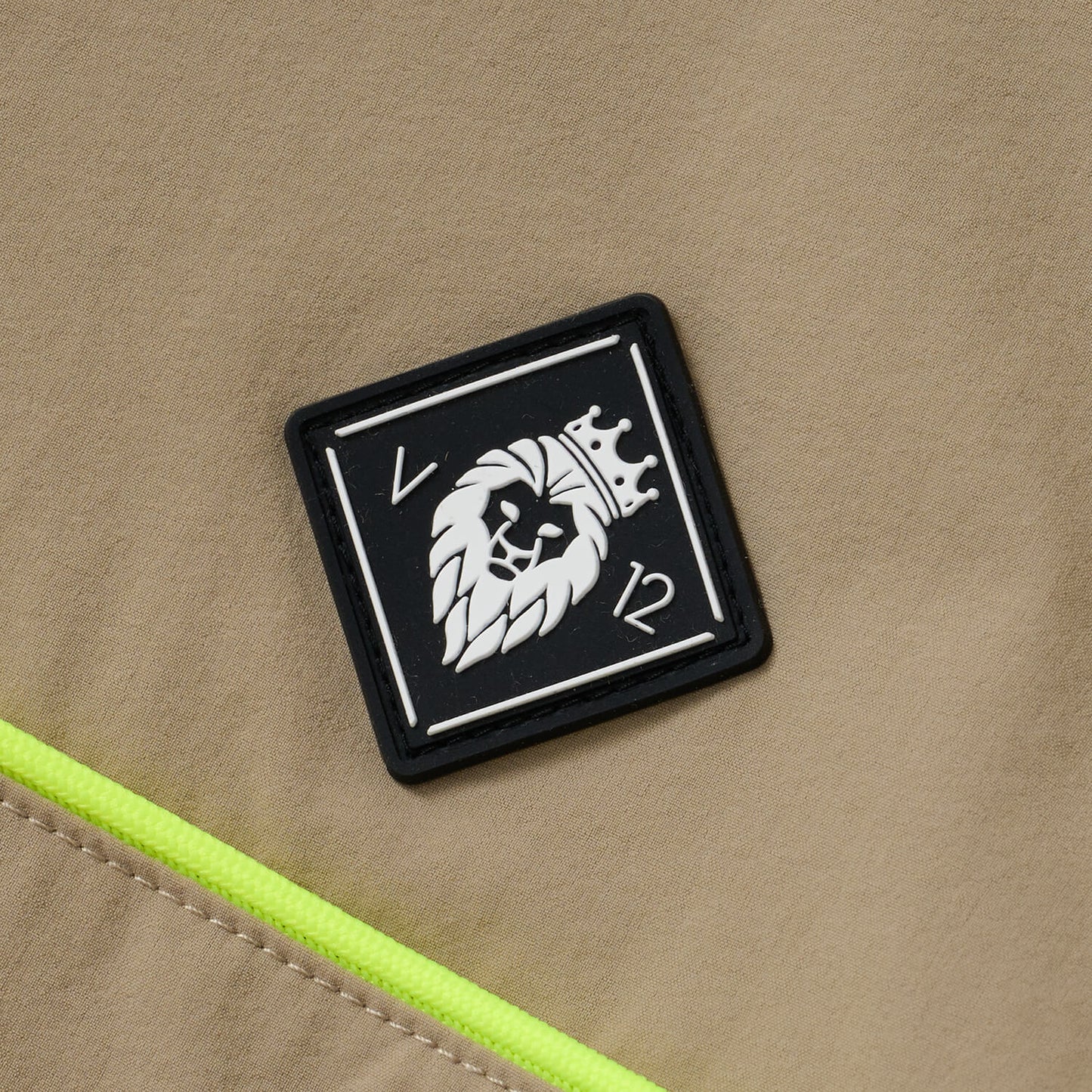 NEON L POLO