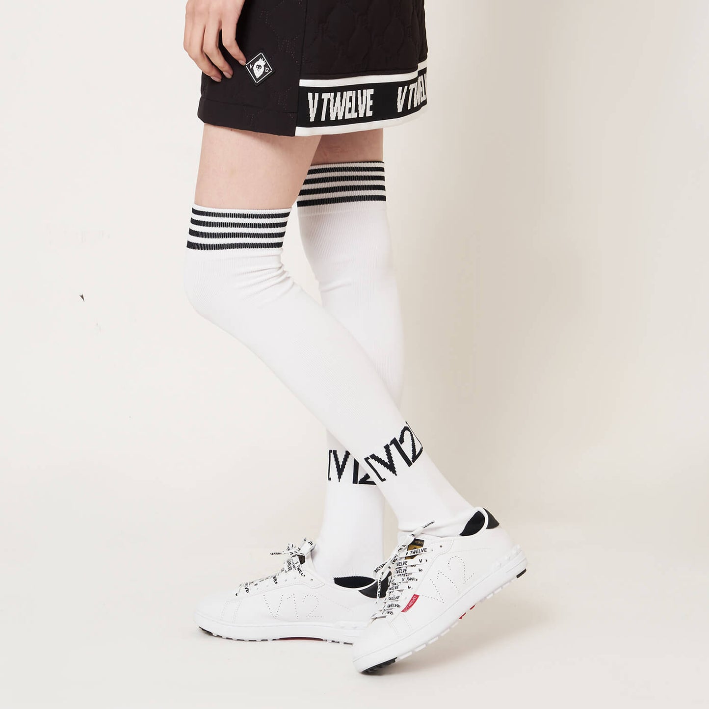 LINE KNEE HI SOCKS