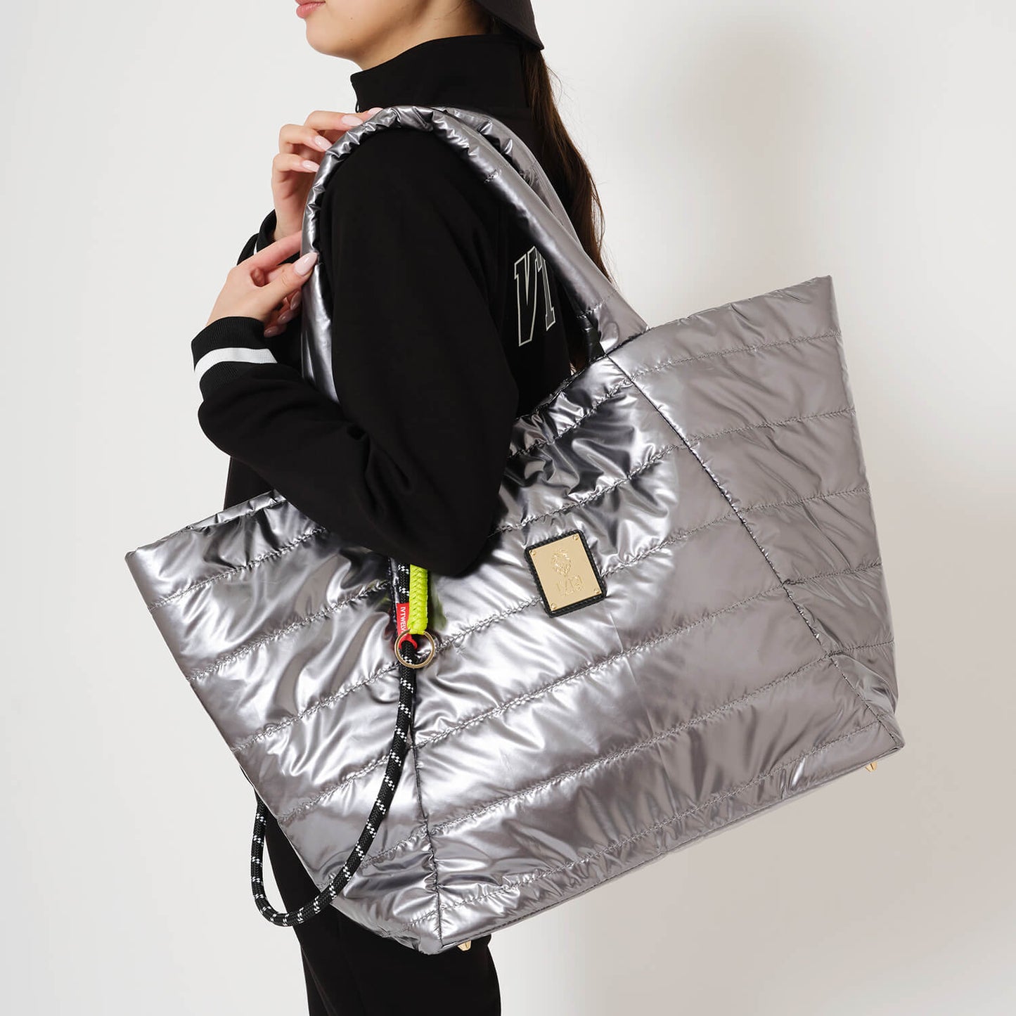 PADDED GLOSS BIG TOTE